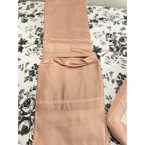 Room & Retreat NWT Egyptian Cotton Pillowcase Pair King Embroidered Pale Rose - Picture 4 of 5